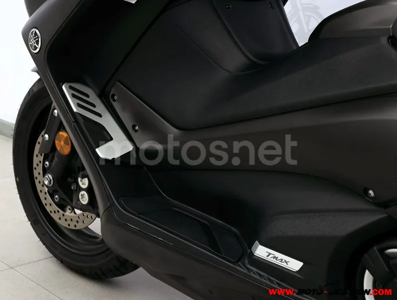 Yamaha TMAX 560 - Vista 10
