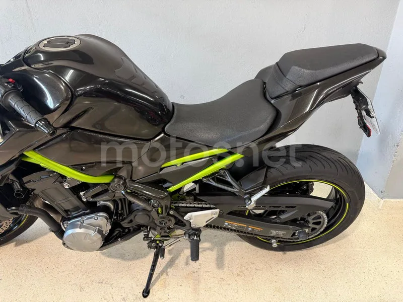 Kawasaki Z900 - Vista 4