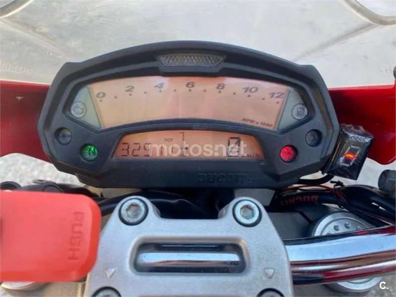Ducati Monster 696 - Vista 4