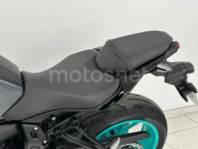 Yamaha MT-07 - Vista 15
