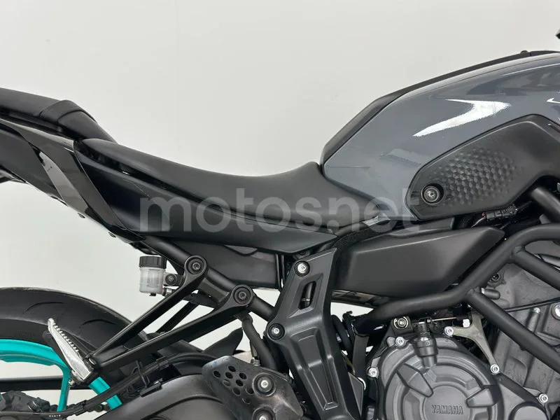 Yamaha MT-07 - Vista 21