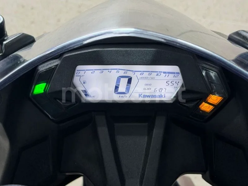 Kawasaki Ninja 125 - Vista 4