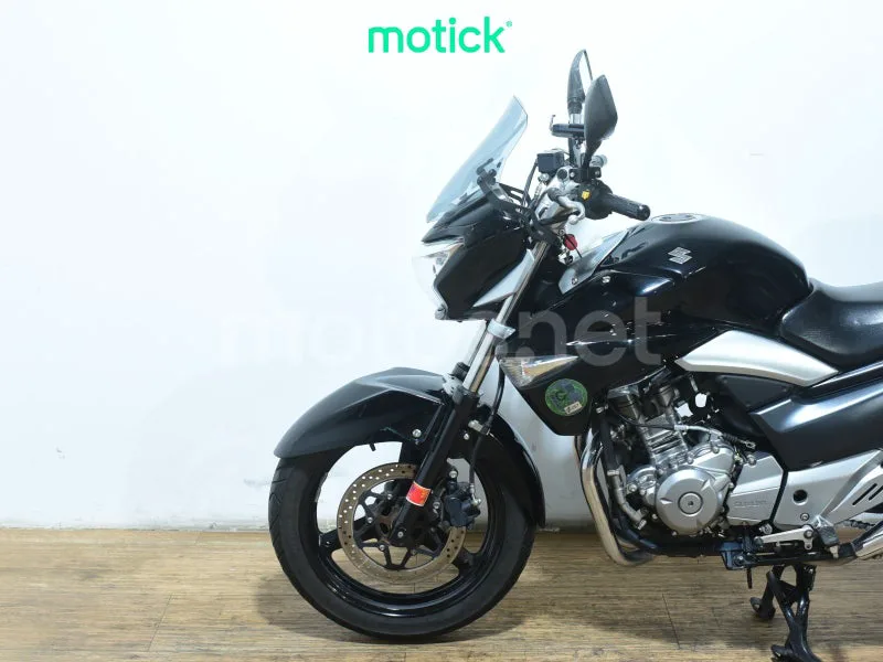 Suzuki Inazuma 250 - Vista 8