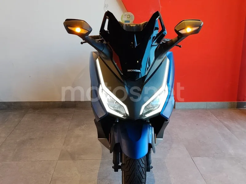 Honda Forza 350 - Vista 3