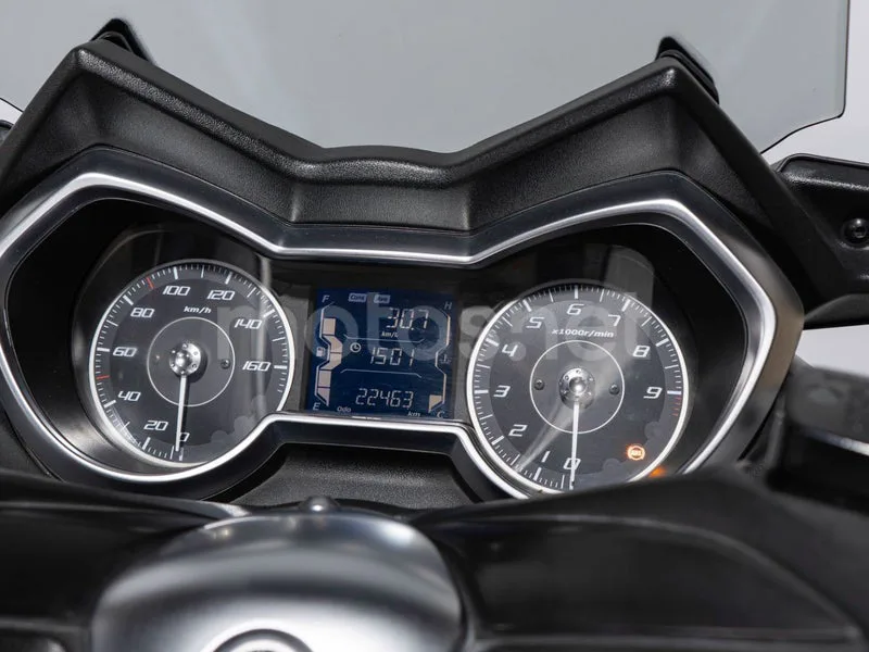 Yamaha XMAX 300 - Vista 12