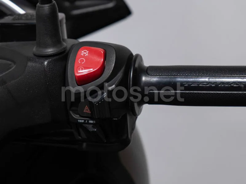 Yamaha XMAX 300 - Vista 14