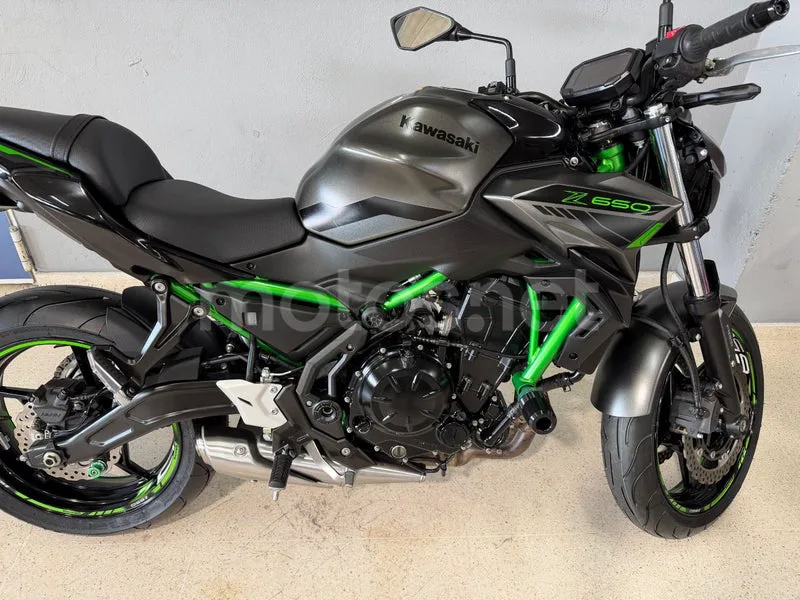 Kawasaki Z650 - Vista 9