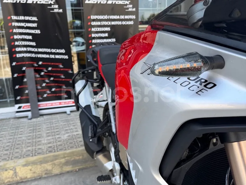 MV Agusta Enduro Veloce - Vista 3