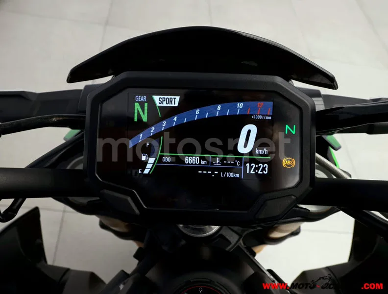 Kawasaki Z900 - Vista 6