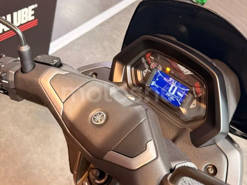 Yamaha NMAX - Vista 11
