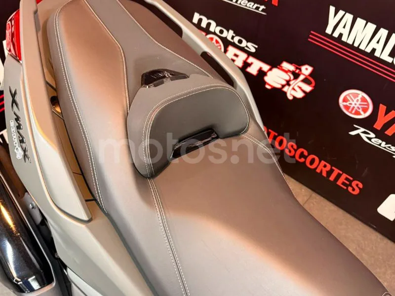 Yamaha XMAX 300 - Vista 11