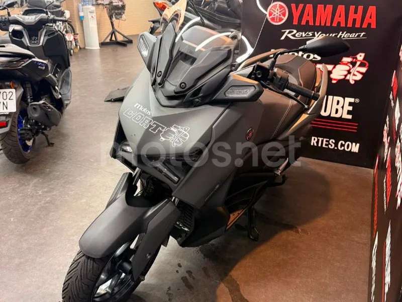 Yamaha XMAX 300 - Vista 3