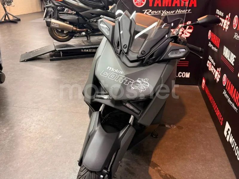 Yamaha XMAX 300 - Vista 4