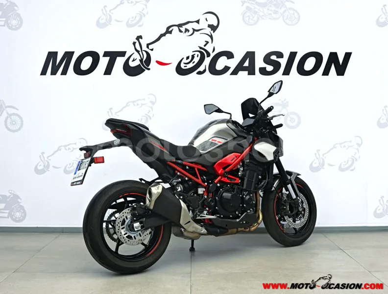 Kawasaki Z900 - Vista 3