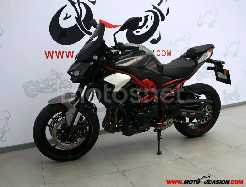 Kawasaki Z900 - Vista 8