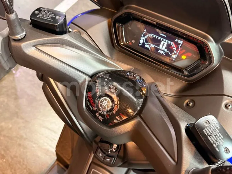 Yamaha XMAX 300 - Vista 8
