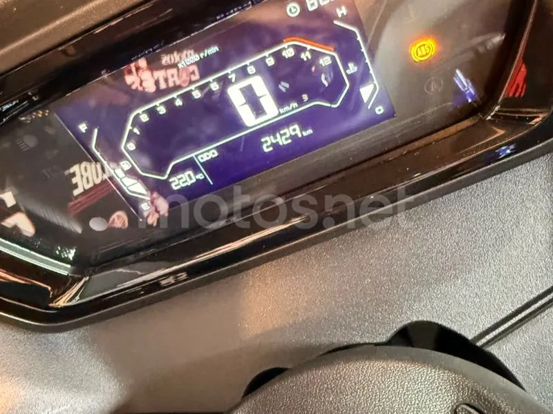 Yamaha XMAX 300 - Vista 9