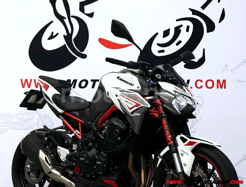 Kawasaki Z900 - Vista 4