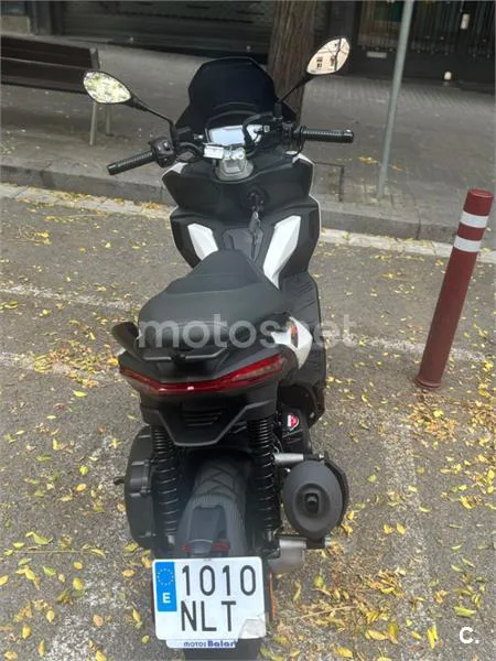 Aprilia SR GT 125 - Vista 3
