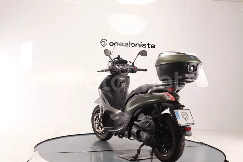 Piaggio Beverly 300 - Vista 4