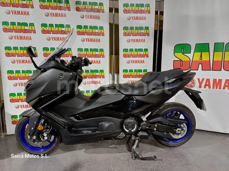Yamaha TMAX - Vista 3