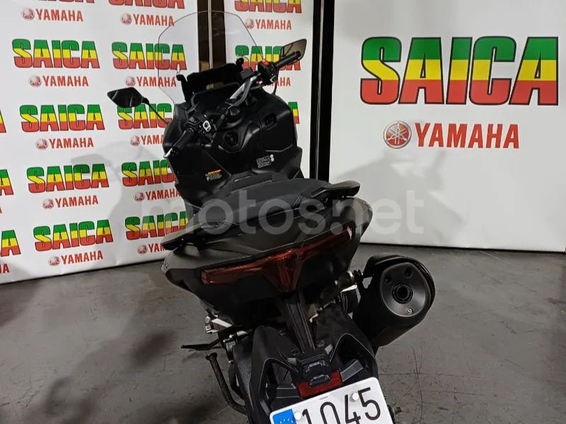 Yamaha TMAX - Vista 5