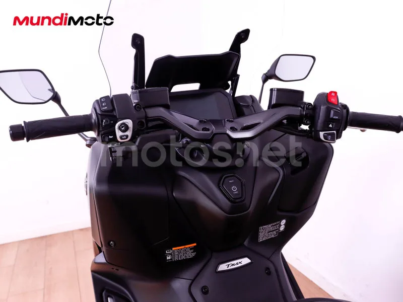 Yamaha TMAX - Vista 11