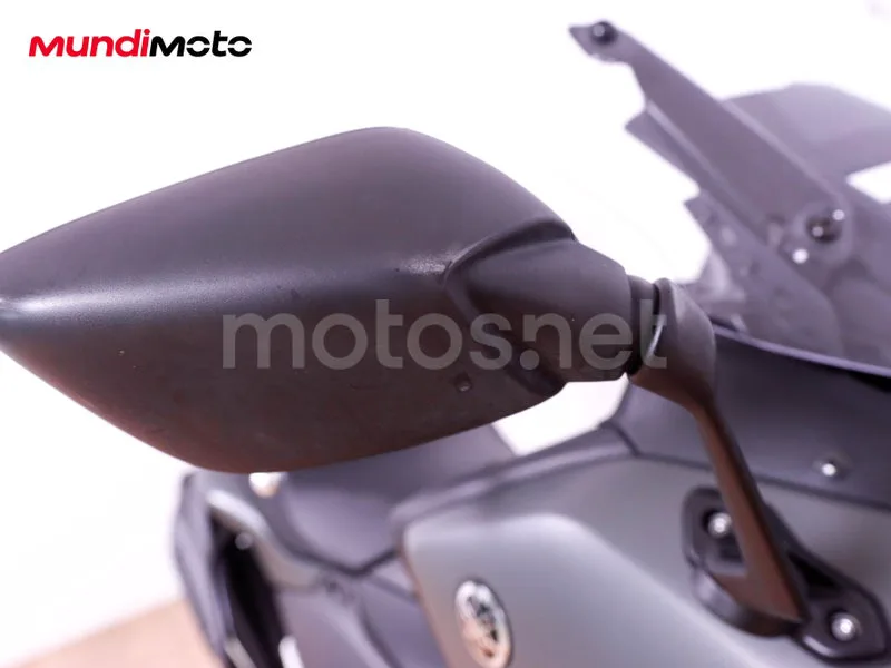 Yamaha TMAX - Vista 13