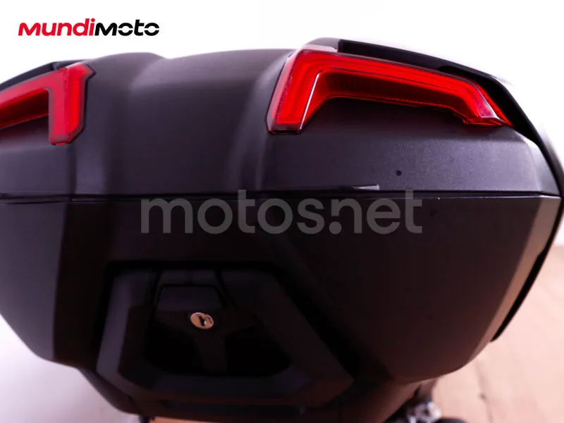 Yamaha TMAX - Vista 14