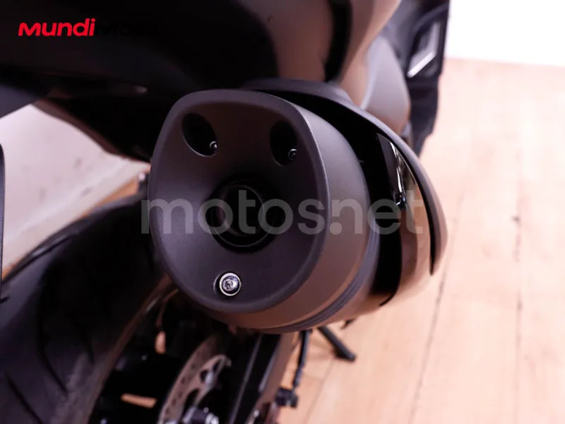 Yamaha TMAX - Vista 27
