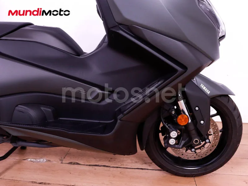 Yamaha TMAX - Vista 34