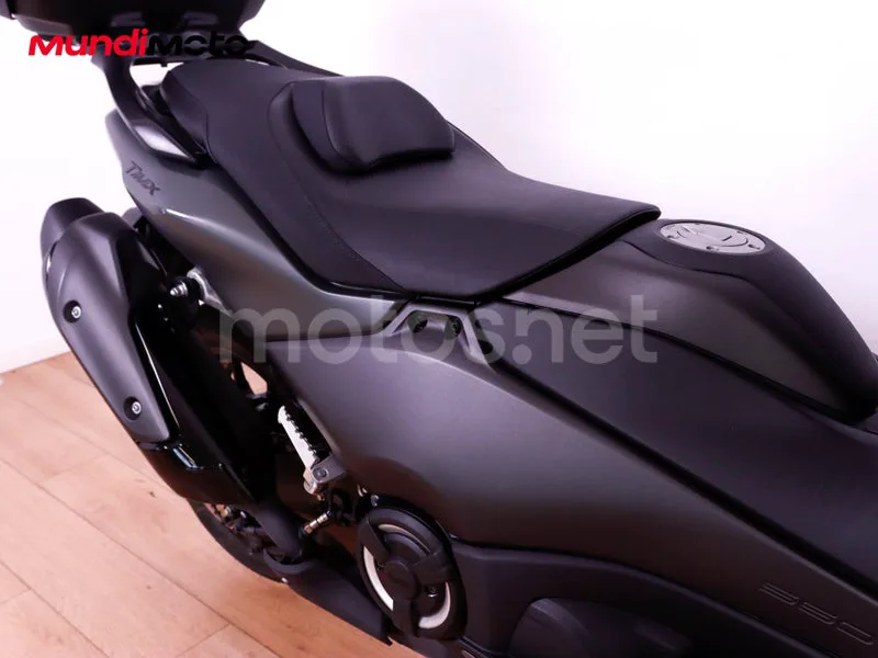 Yamaha TMAX - Vista 35
