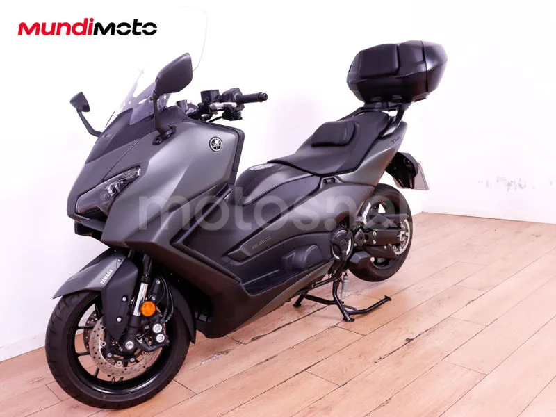 Yamaha TMAX - Vista 7