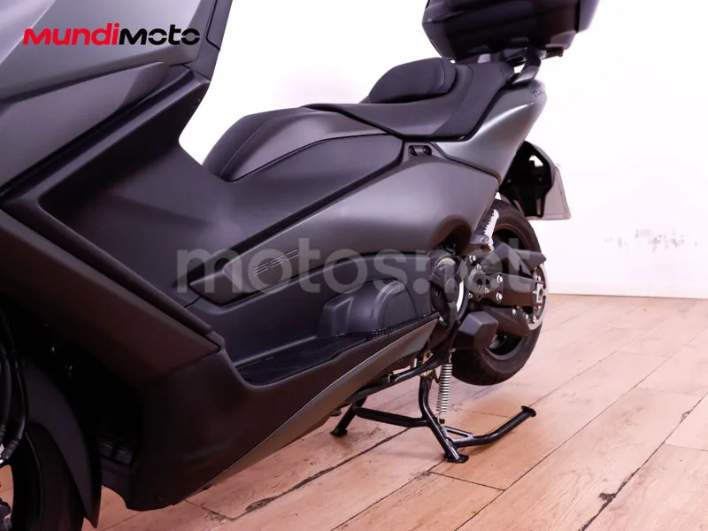 Yamaha TMAX - Vista 10