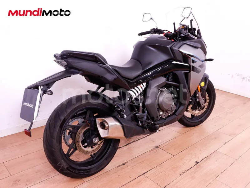 CFMOTO 650GT - Vista 3