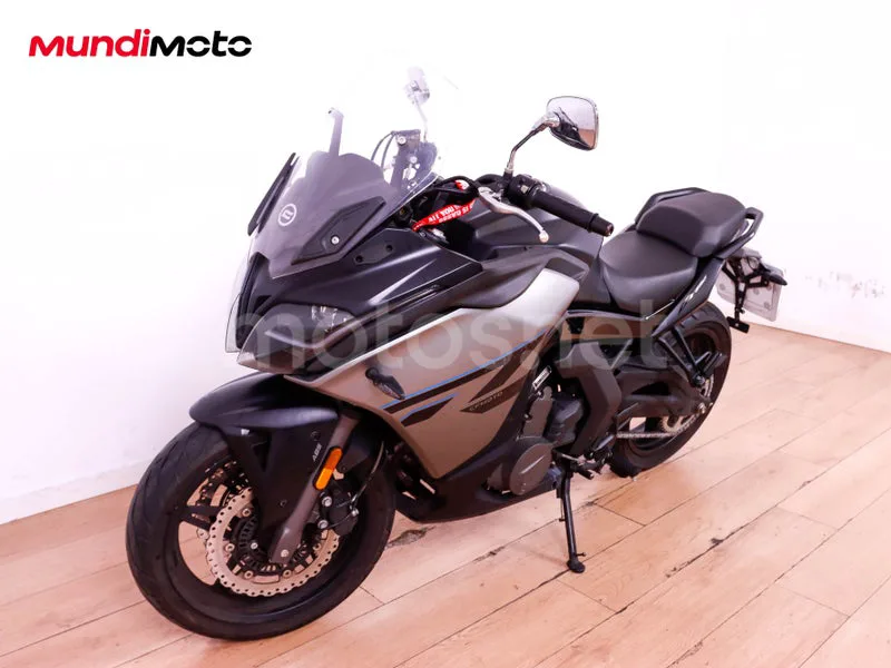 CFMOTO 650GT - Vista 7
