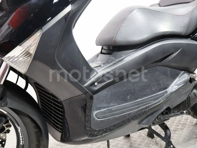 Yamaha XMAX 125 - Vista 13
