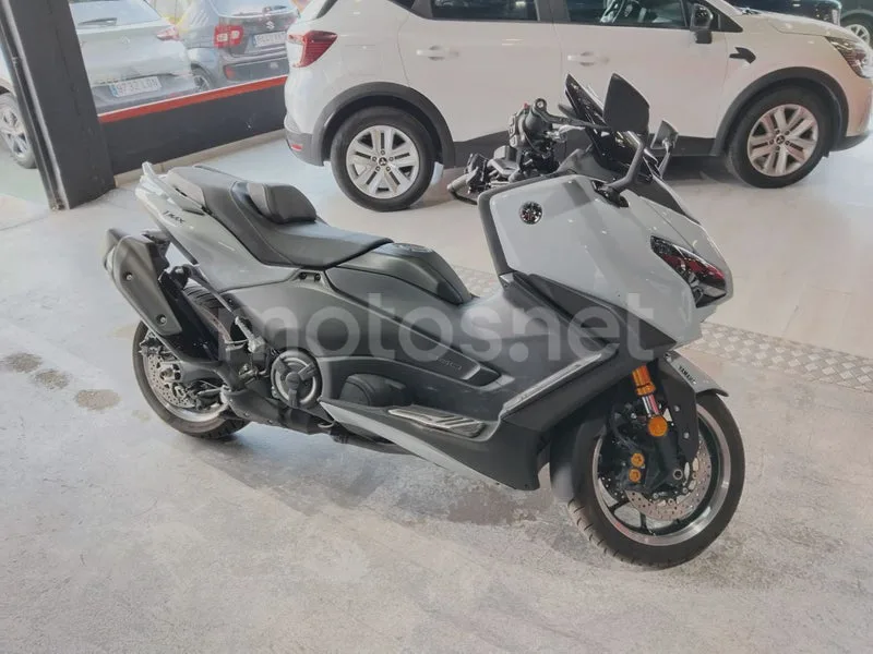 Yamaha TMAX - Vista 5