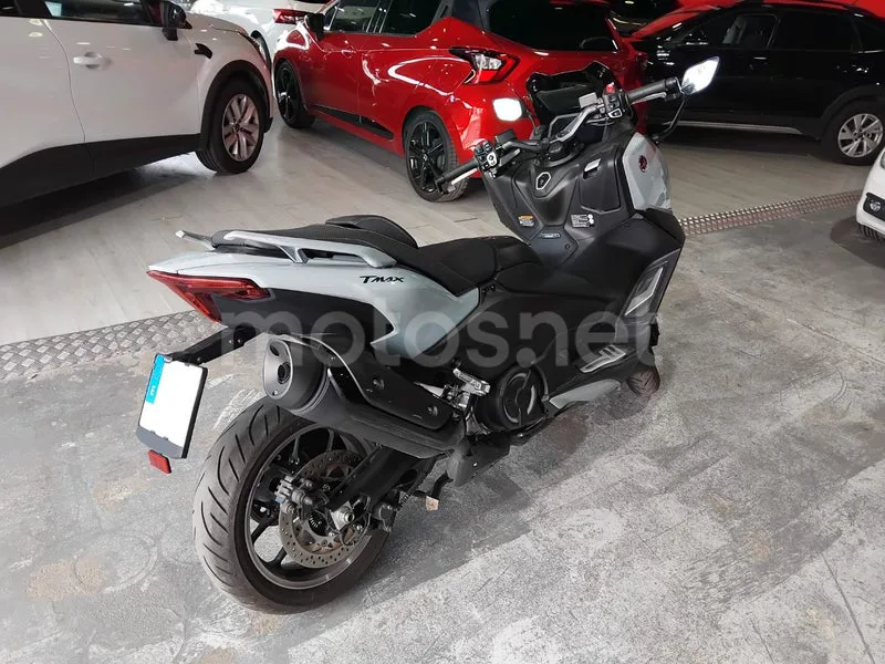 Yamaha TMAX - Vista 10
