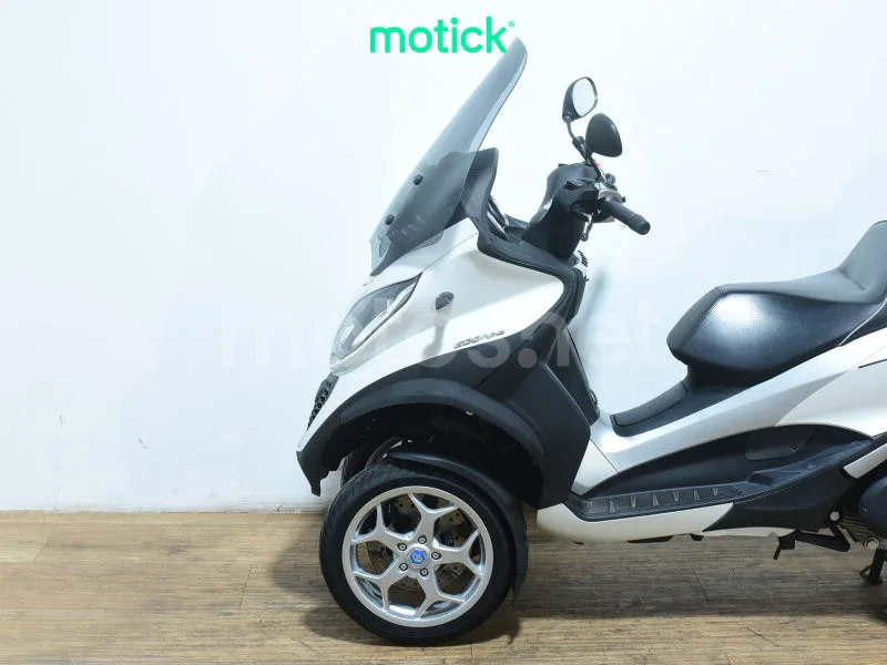 Piaggio MP3 - Vista 8