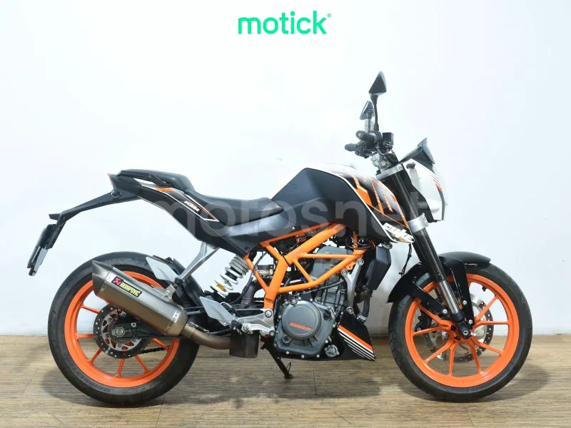 KTM 390 Duke 2890 € 2016 Barcelona - 2