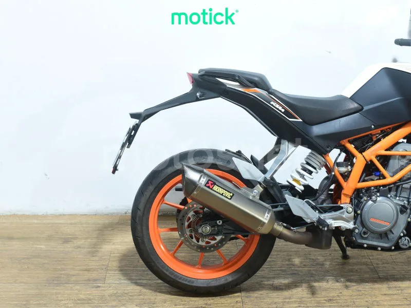 KTM 390 Duke - Vista 3