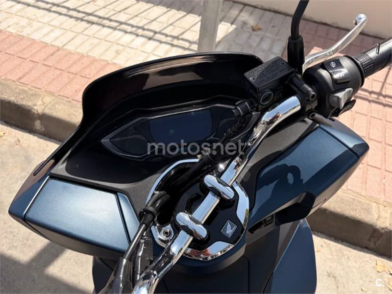 Honda PCX125 - Vista 6