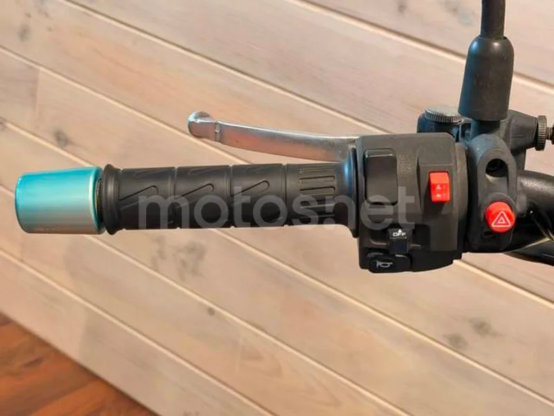 CFMOTO 650NK - Vista 12