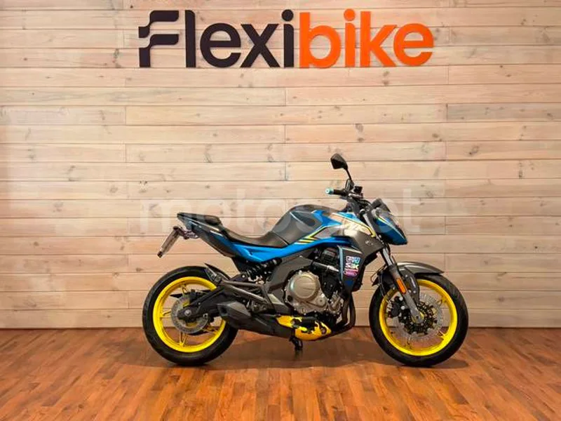 CFMOTO 650NK - Vista 3