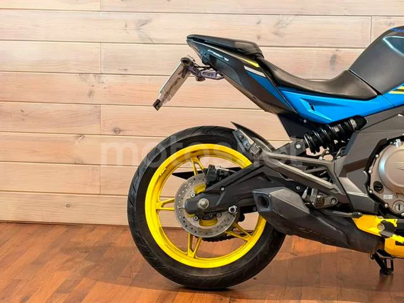 CFMOTO 650NK - Vista 7