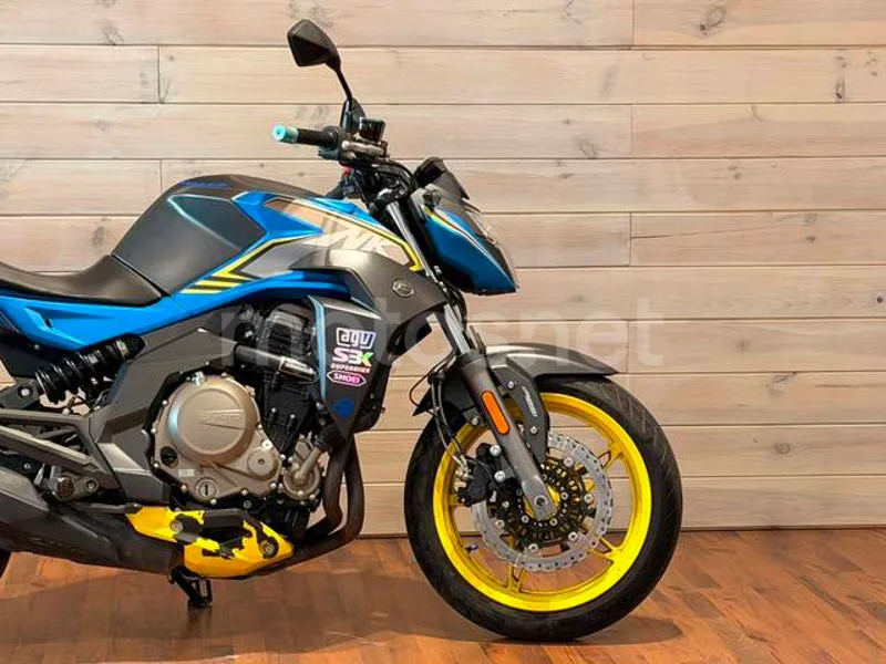 CFMOTO 650NK - Vista 8