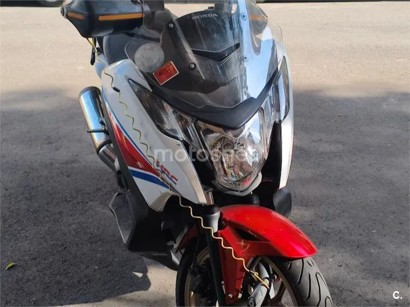 Honda Integra 750 S - Vista 5