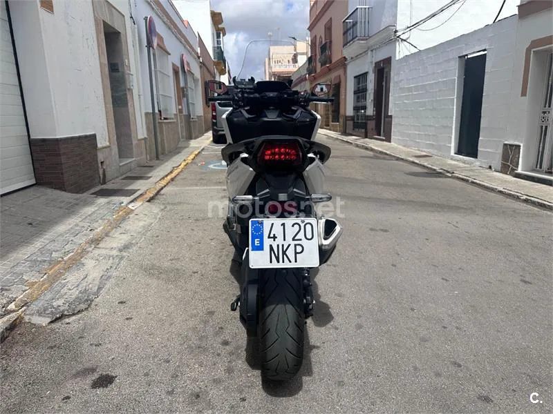 Honda Forza 750 - Vista 3