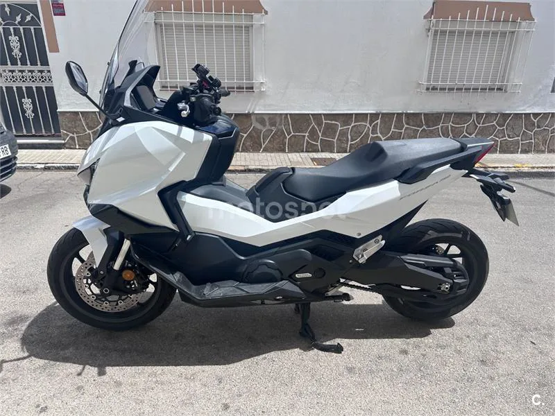 Honda Forza 750 - Vista 4
